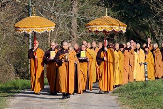 Procession pour l'ouverture des grandes cérémonies