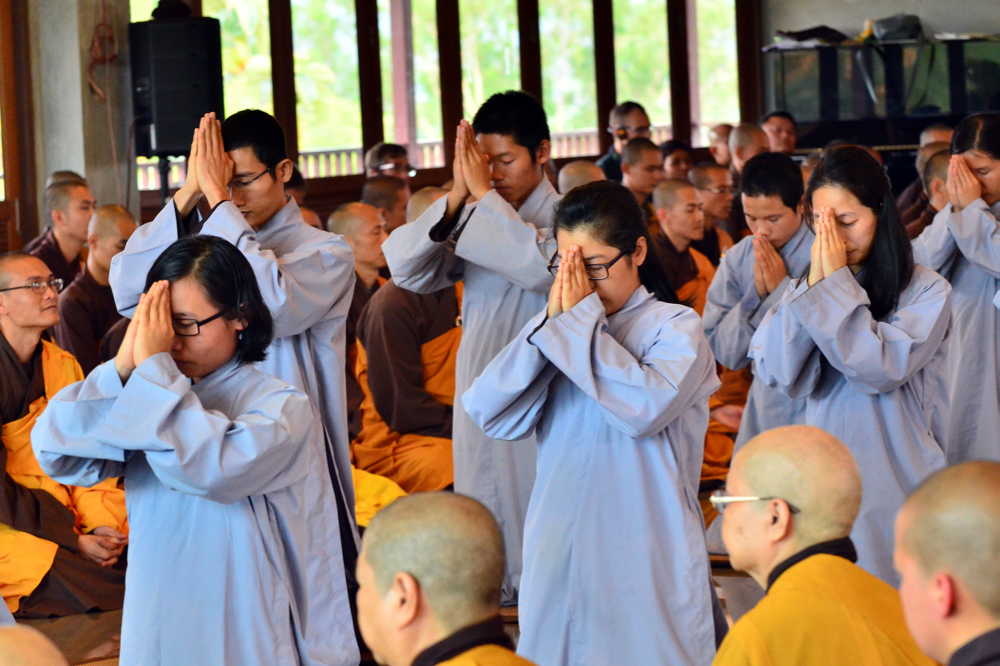 Il y a aussi 30 membres de cette famille qui ont reçu l'ordination en Thaïlande. 