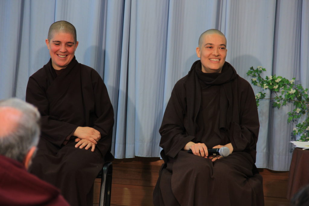 Sr Hai Nghiem et Sr Luc Nghiem ont partagé leur vision profonde durant la session de questions réponses